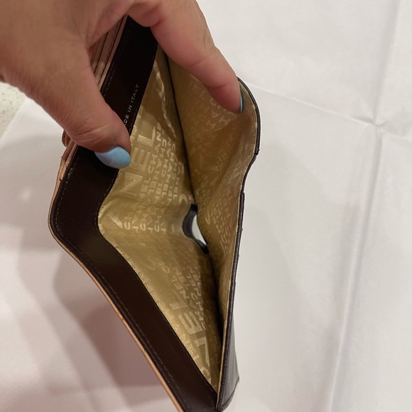 Chanel Tan Wallet GUC - Picture 2 of 10